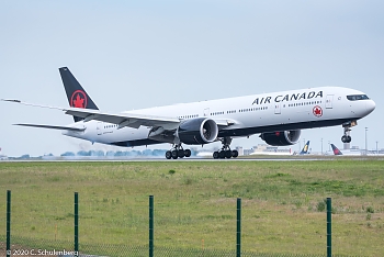 CDG BOEING 777-333ER C-FIVX 2013-07-19