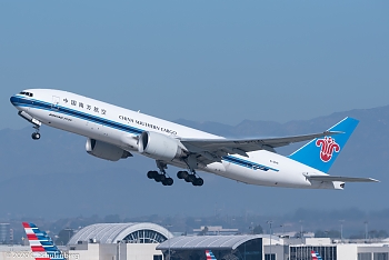 LAX BOEING 777-F1B B-2041 2013-06-29
