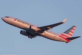 DFW BOEING 737-823 N982NN 2015-11-18