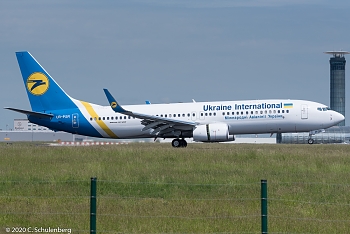 CDG BOEING 737-8KV UR-PSR 2016-06-21