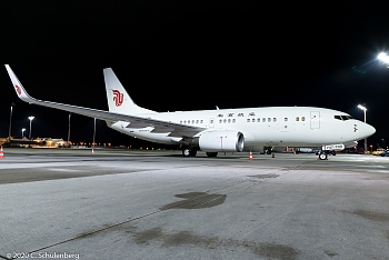 MUC BOEING 737-79L(BBJ) B-3999 2011-04-20